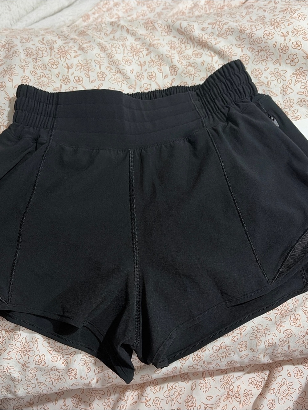 Lulu size 2 shorts new with tags